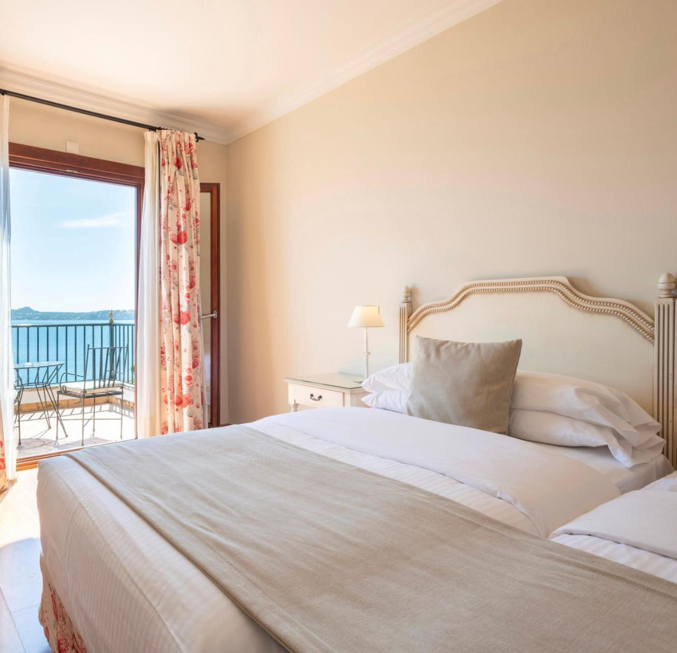 Superior Double or Twin Room Seafront View Balcony,1765161585:JPEG